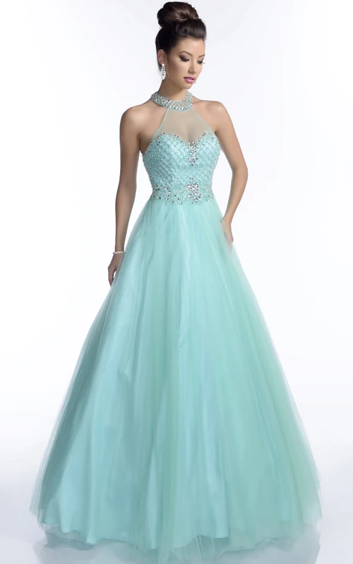 Robe de bal en tulle sans manches, coupe trapèze, dos nu et sans bretelles, avec dos illusion.