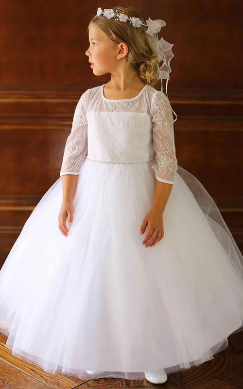 Robe de demoiselle d'honneur longue jusqu'aux chevilles, ornée de perles, en tulle et dentelle à volants.