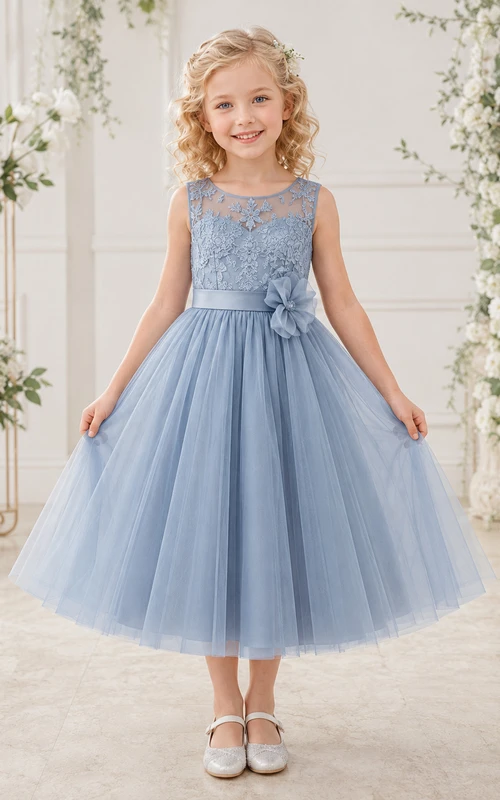 Robe de demoiselle d'honneur bleu poudré en tulle et dentelle, coupe trapèze, sans manches, avec nœud et appliques florales