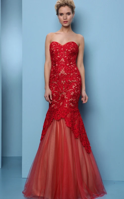 Robe de bal sirène longue sans manches en tulle à encolure cœur et décolleté cœur orné d'appliqués