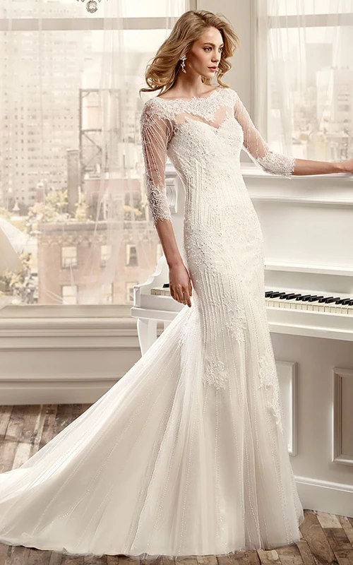 Vestido de novia largo de tul con mangas 3-4, escote barco, bordados, apliques y espalda ilusión.