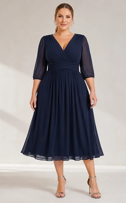 Robe trapèze bleu marine foncé, coupe flatteuse, col V, manches trois-quarts, en mousseline, longueur thé.
