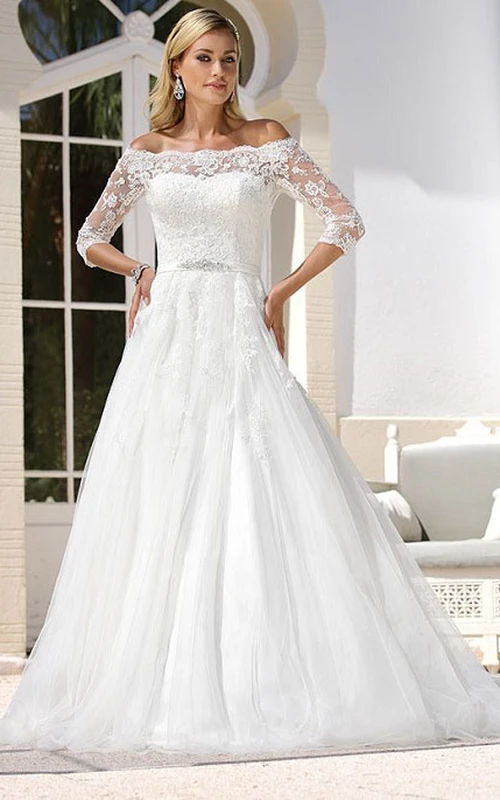 Robe de mariée maxi en tulle à épaules dénudées, manches 3-4, coupe trapèze, ornée d'appliqués