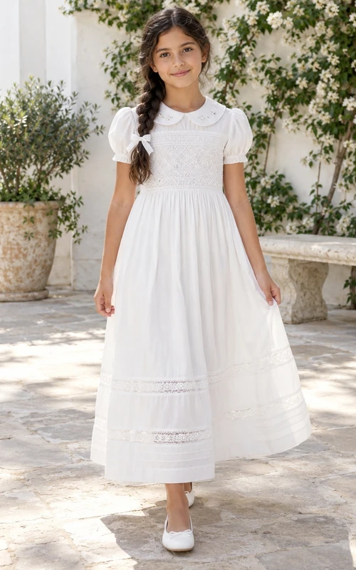Vestido de niña de flores blanco vintage, corte en A, mangas abullonadas, largo hasta los tobillos, con cuello Peter Pan fruncido y ribete de encaje.