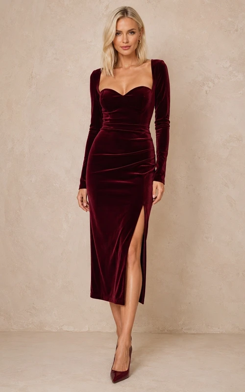 Robe de soirée bordeaux en velours à manches longues et décolleté cœur, longueur thé