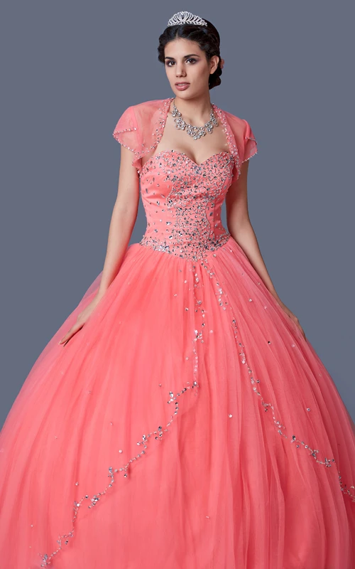Robe de bal de quinceañera royale à sequins et bustier cœur en tulle superposé.