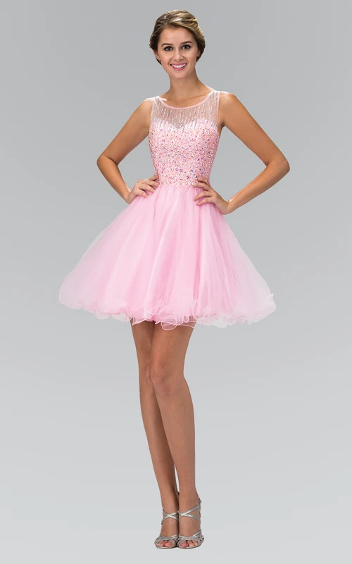Robe trapèze mini sans manches à col rond en tulle illusion ornée de perles et de volants