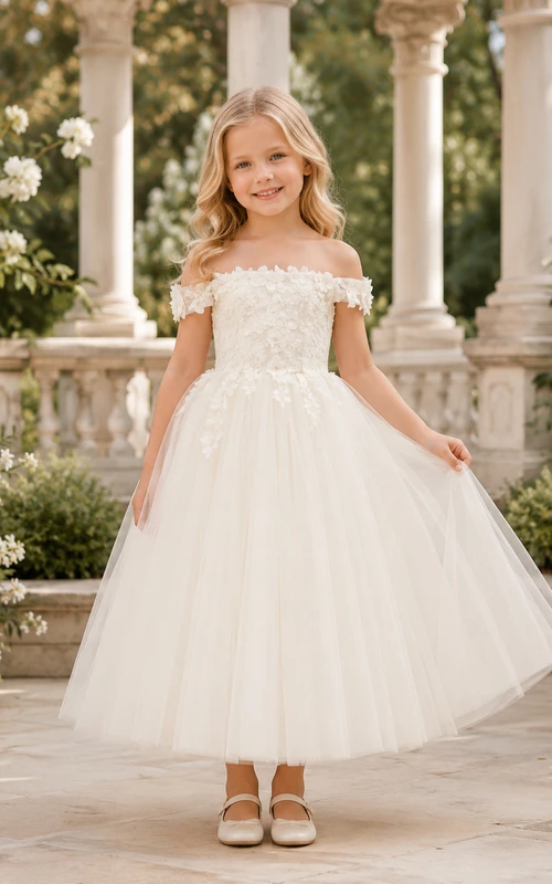 Schulterfreies A-Linien-Kleid aus Tüllspitze mit kurzen Ärmeln, wadenlangem Rock und Schleifendetail für Blumenmädchen.