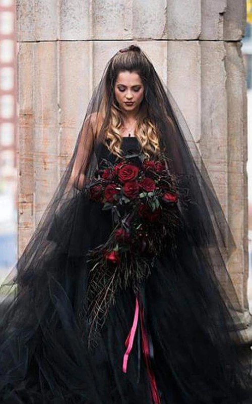 Voile de mariée long, noir, éthéré et bouffant