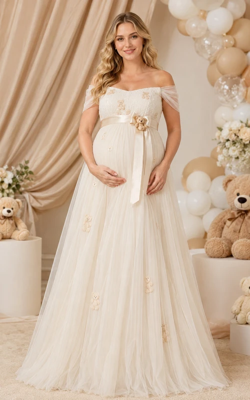 Champagnerfarbenes Umstandskleid mit schulterfreiem Teddy-Detail, Applikationen und A-Linien-Schnitt, bodenlang