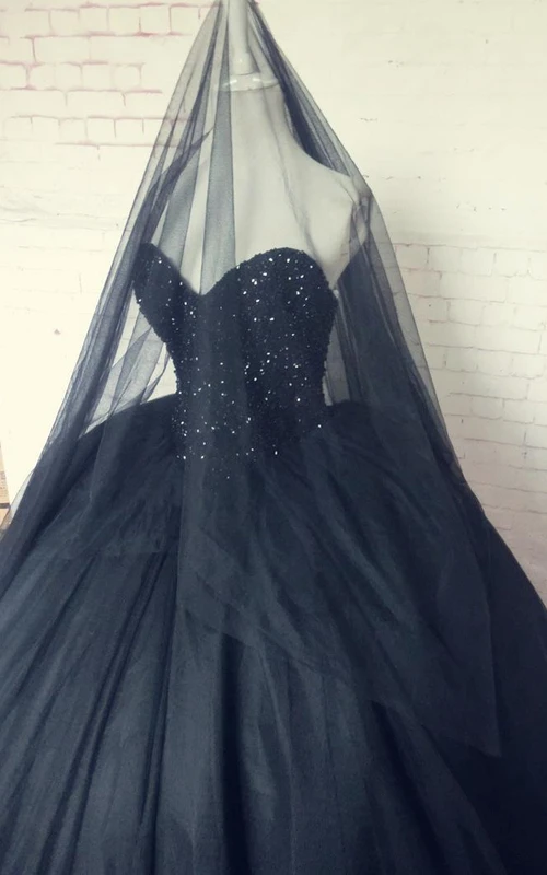 Robe de bal longue décolleté cœur, fermeture éclair et laçage au dos, en tulle et dentelle