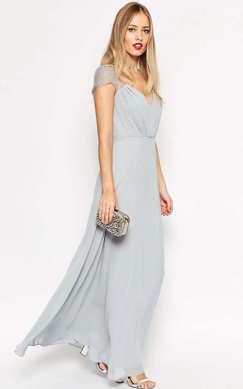 Robe de demoiselle d'honneur fourreau en mousseline froncée, col en V, manches courtes et décolleté en V