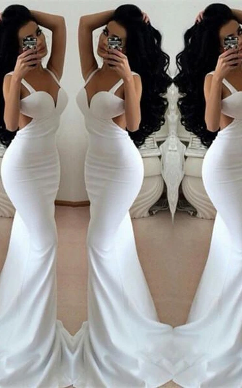 Vestido de fiesta moderno blanco estilo sirena, sin espalda y sin mangas.