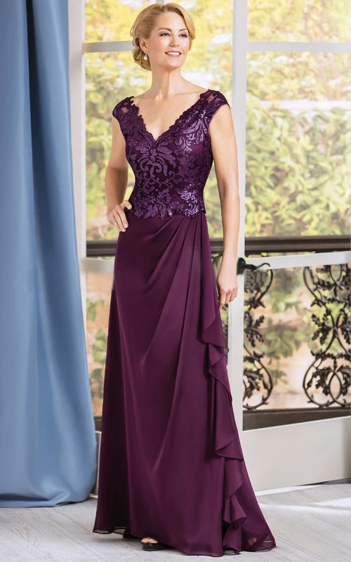 Vestido largo de manga corta con escote en V, volantes y espalda en V para la madre de la novia.