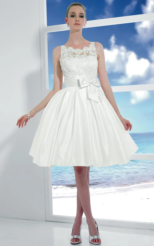 Vestido de novia midi de satén con apliques, escote redondo, lazo y espalda en V.