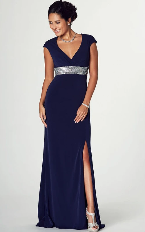 Bodenlanges, ärmelloses Jersey-Abendkleid mit V-Ausschnitt, Schmuckbesatz und Schleppe