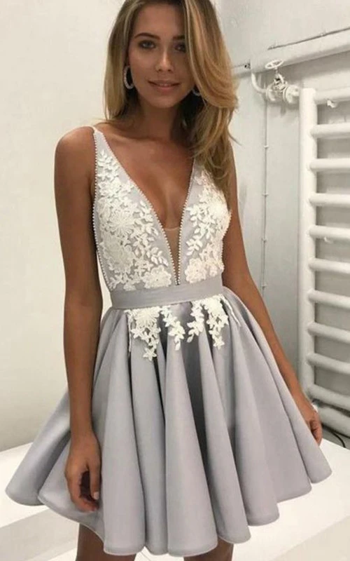 Ärmelloses Mini-Kleid aus Chiffon in A-Linie mit tiefem Ausschnitt und Trägern – perfekt für den Abschlussball