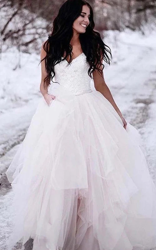 Winterliches A-Linien-Hochzeitskleid aus Tüll mit herzförmigem Ausschnitt und Spitzenoberteil