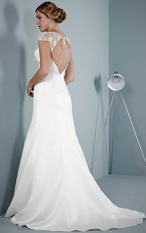 A-Linien-Hochzeitskleid aus Satin mit kurzen Ärmeln, Rundhalsausschnitt und Perlenbesatz