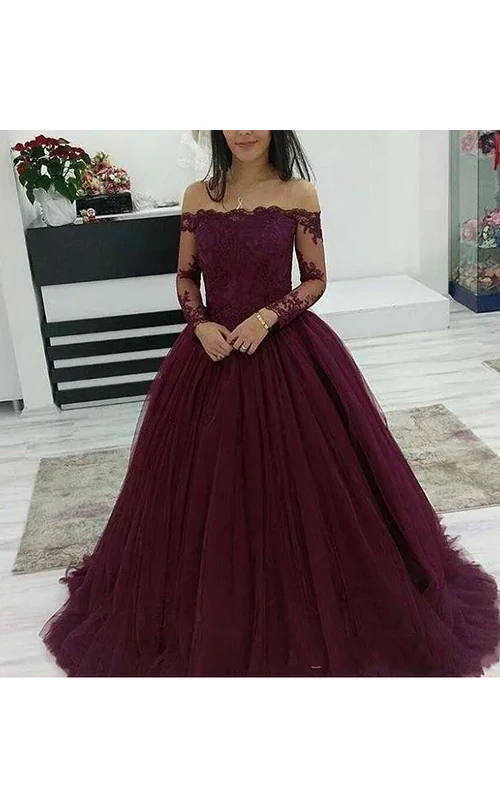 Vestido de gala de tul con escote Bardot, manga larga y cola larga