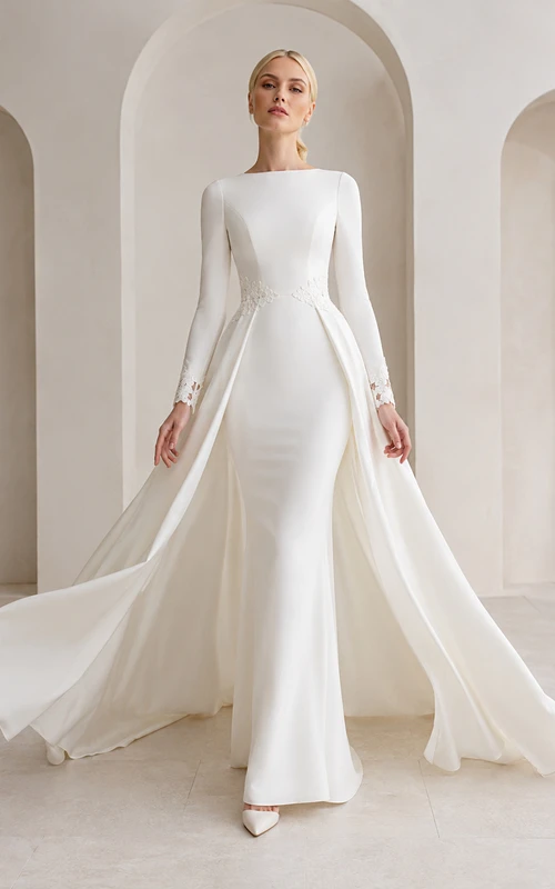 Combinaison-pantalon en satin poli à col bateau et manches longues ajustées, traîne chapelle, surjupe amovible, robe de mariée