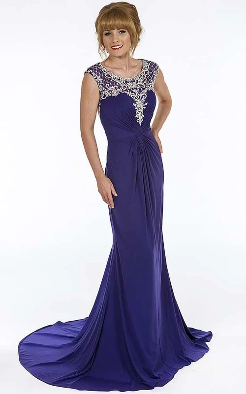 Vestido de fiesta de gasa fruncido hasta el suelo con escote redondo y mangas cortas, estilo tubo, con pedrería.