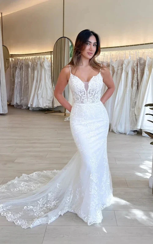 Sexy Meerjungfrauen-Hochzeitskleid aus Spitze mit Spaghettiträgern und Tüllschleppe