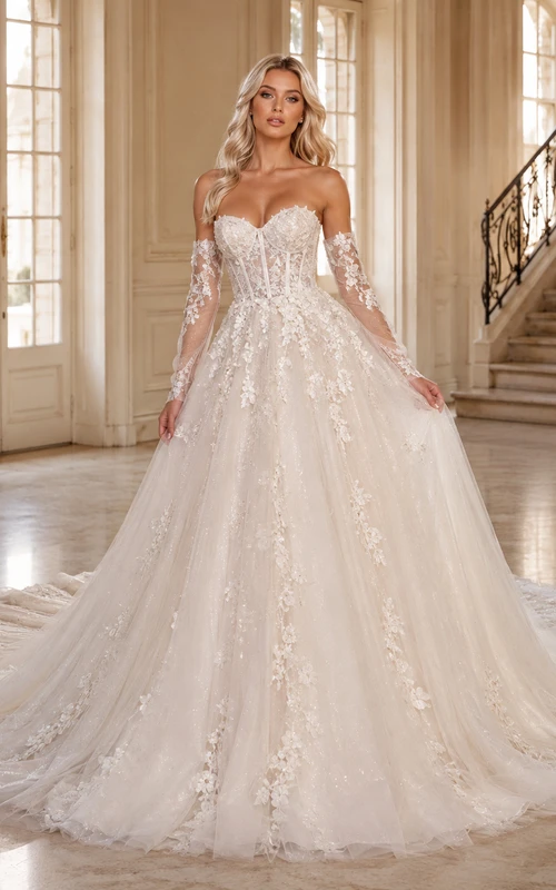Robe de mariée traditionnelle en dentelle et tulle, épaules dénudées, manches courtes, coupe trapèze, traîne cathédrale, applications florales, style pavillon