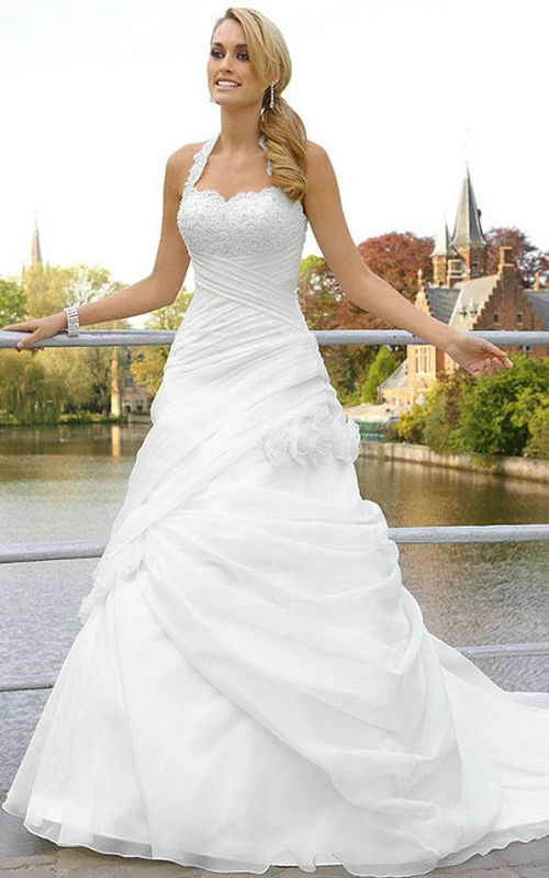 Robe de mariée en tulle, coupe trapèze, longue jusqu'au sol, sans manches, dos nu, avec fronces et appliques