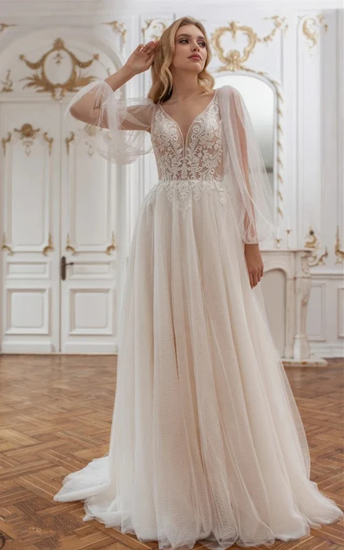 Ätherisches, langärmeliges Brautkleid im Empire-Stil mit A-Linien-Schnitt und Spitzenplissee