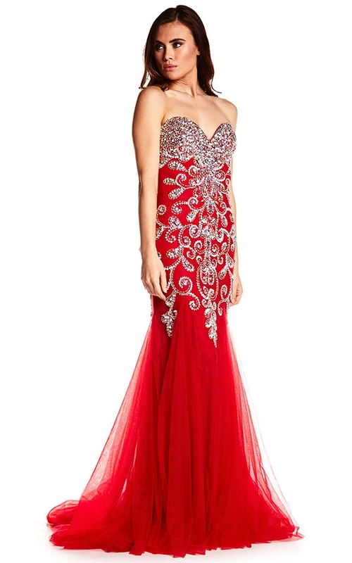 Vestido de fiesta largo de tul sin mangas con escote corazón y espalda descubierta, estilo tubo, con cola.