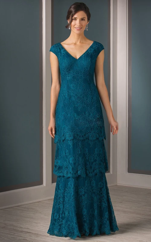 Kleid mit kurzen Ärmeln, V-Ausschnitt, Stufenrock und Falten aus Spitze für die Mutter der Braut