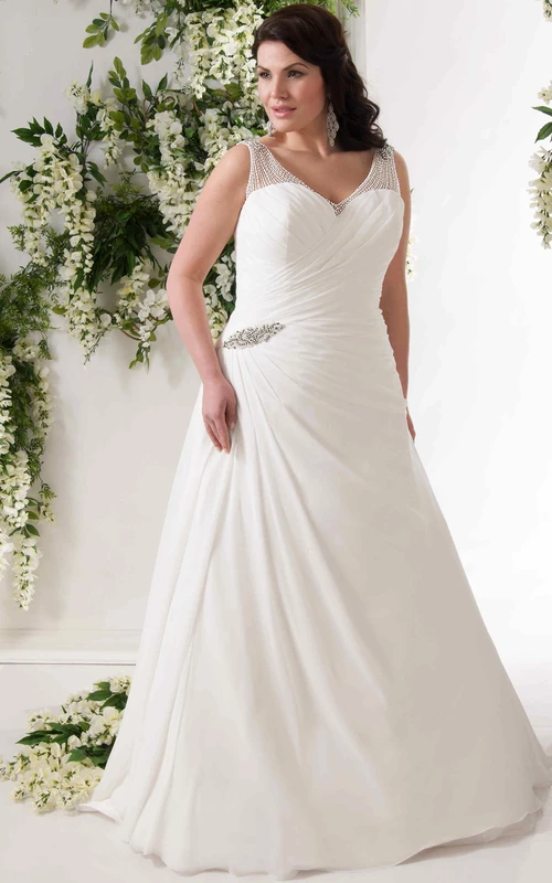 Vestido de novia de talla grande, corte en A, escote en V, drapeado, sin mangas, de gasa, con abalorios y broche.