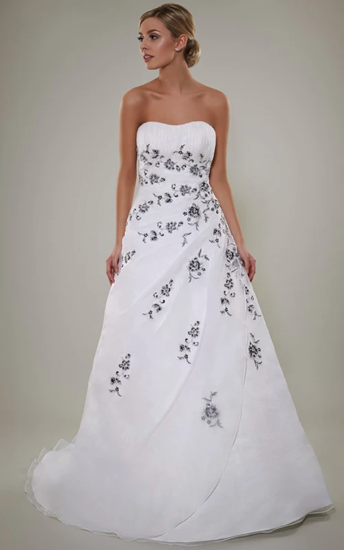 A-Linien-Brautkleid aus Satin, bodenlang, bestickt, trägerlos, ärmellos, mit freiem Rückenausschnitt und seitlicher Drapierung