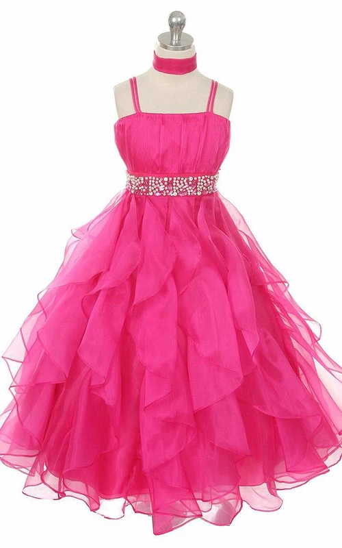 Plissiertes, gestuftes Empire-Organza-Blumenmädchenkleid mit Cape und Schärpe