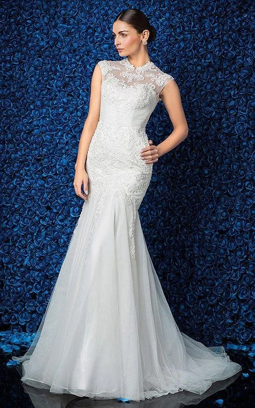 Robe sirène sans manches à col montant en dentelle et tulle avec fronces