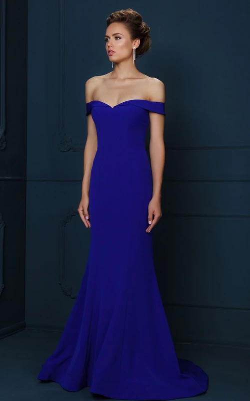 Robe de soirée bustier en jersey avec traîne.