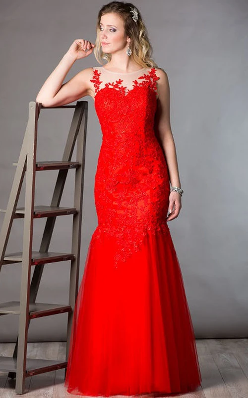 Vestido largo de sirena sin mangas de tul con escote ilusión para la madre de la novia con top de apliques.