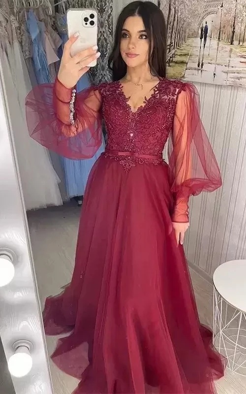 Robe de bal bouffante à manches longues et col en V, ornée de perles