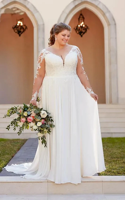 Vestido de novia de talla grande con encaje, corte en A y mangas largas transparentes.