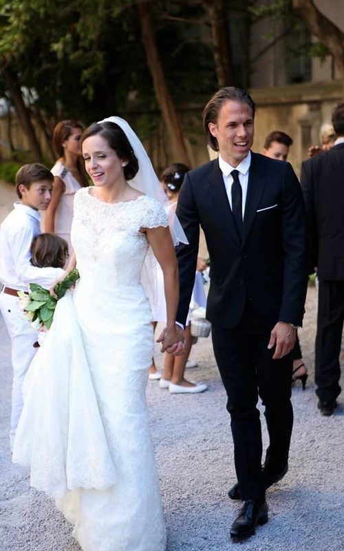 Zartes Meerjungfrauen-Brautkleid aus Tüllspitze mit Perlenstickerei und Schleppe