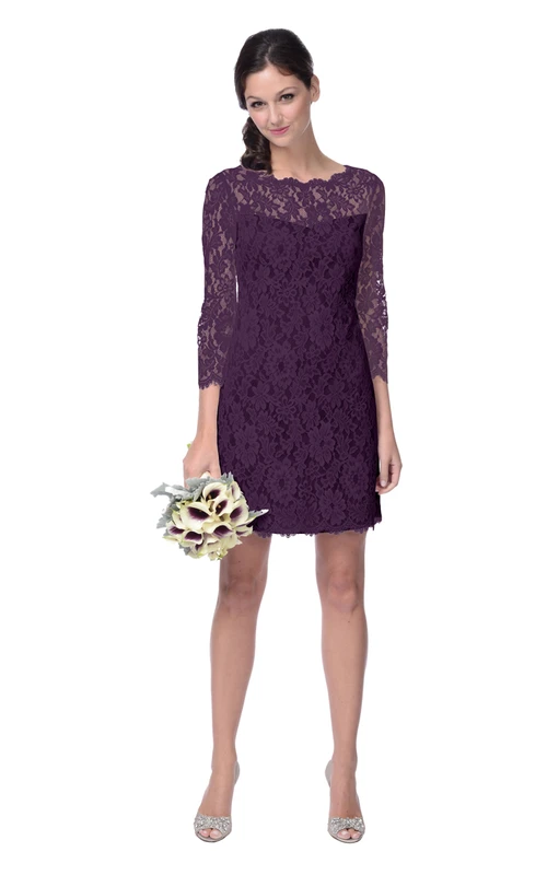 Vestido tubo de encaje de 3 o 4 mangas con escote de borde festoneado.