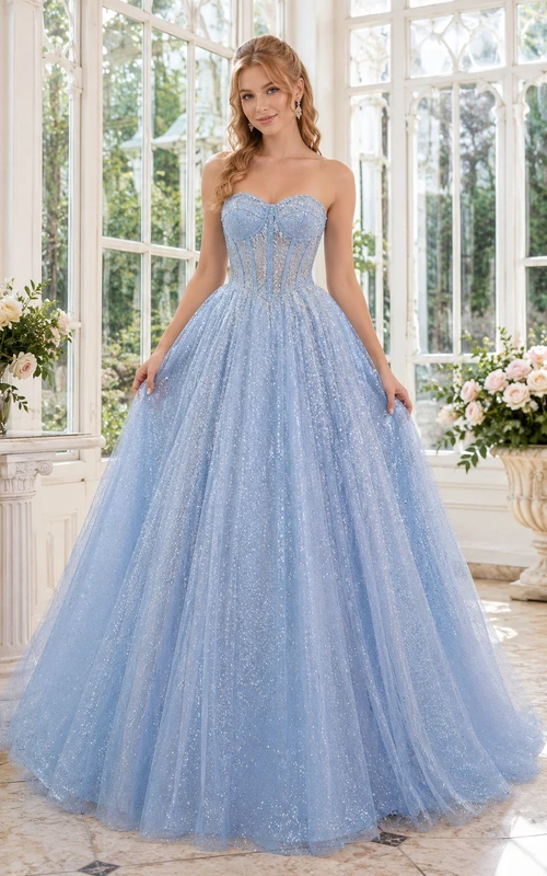 Vestido de gala azul cielo con tul brillante y corpiño palabra de honor con escote corazón.