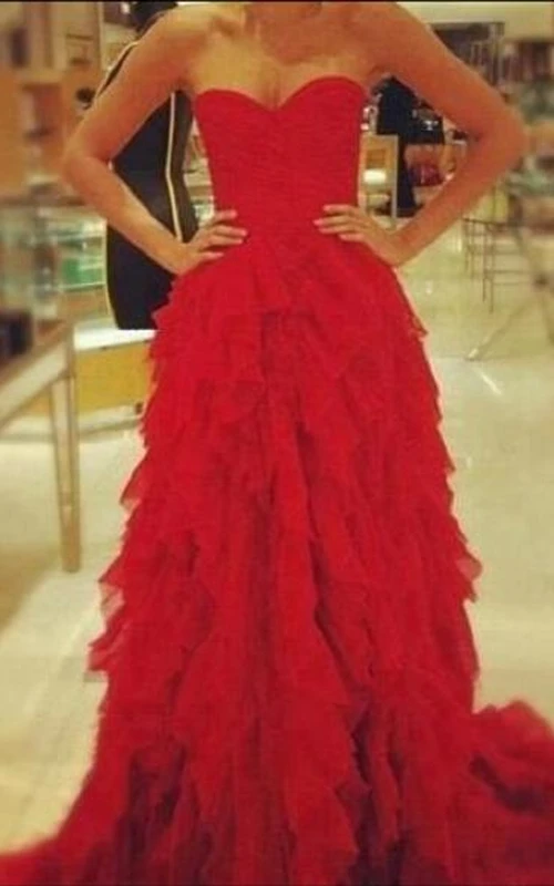 Vestido de fiesta de noche rojo con volantes y escote corazón