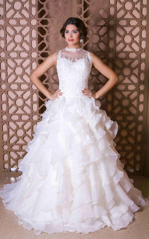 Ärmelloses, gestuftes Maxi-Brautkleid aus Organza in A-Linie mit hohem Kragen, Applikationen und Rüschen
