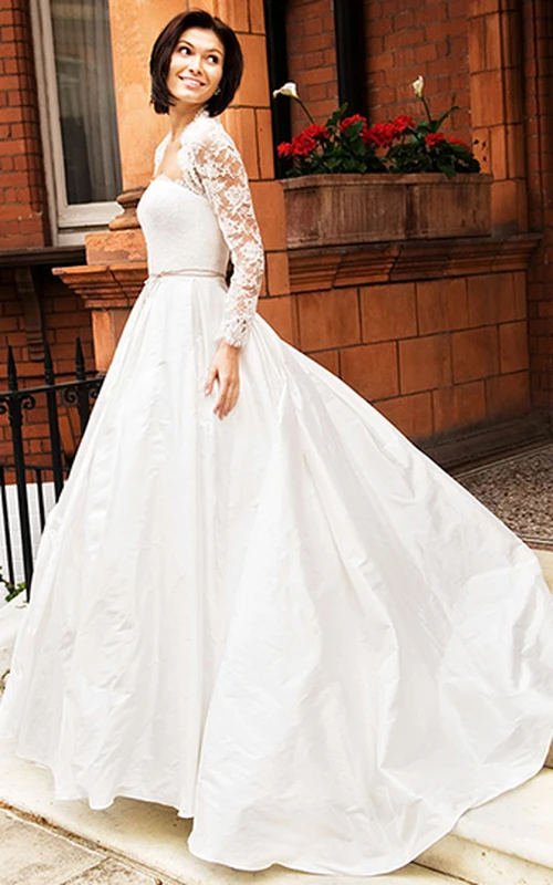 A-Linien-Brautkleid aus Taft mit langen Ärmeln, trägerlos, mit Spitze und Illusionseffekt