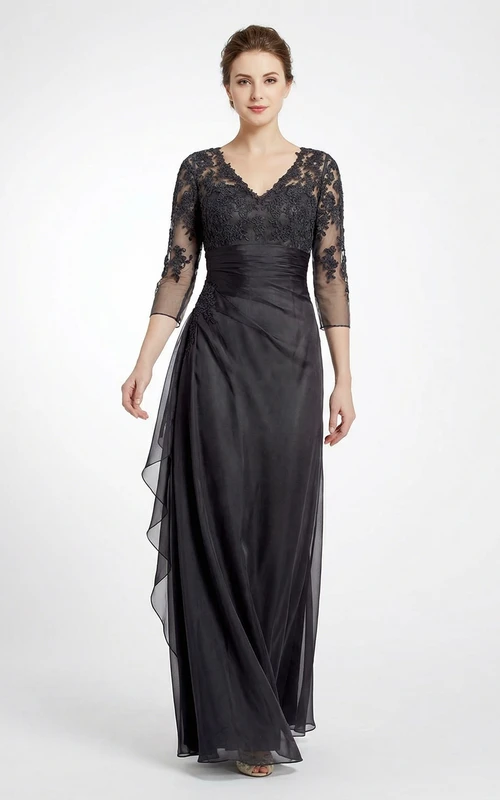 Robe trapèze à manches 3/4 et col en V ornée d'appliqués