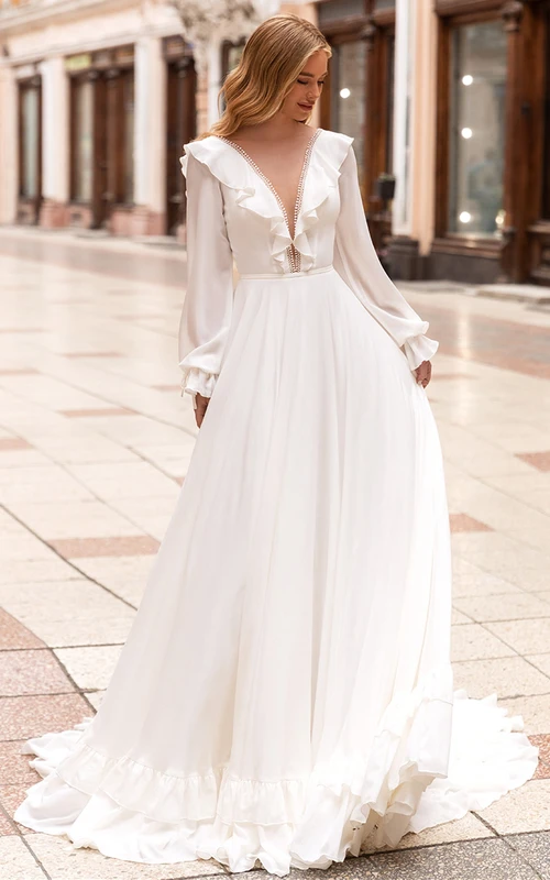 Robe de mariée vintage en mousseline de soie, coupe trapèze, col en V, traîne courte et fronces