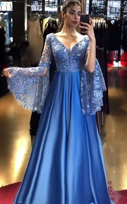 Schlichtes, bodenlanges Satin-Abendkleid in A-Linie mit V-Ausschnitt und langen Ärmeln sowie Applikationen