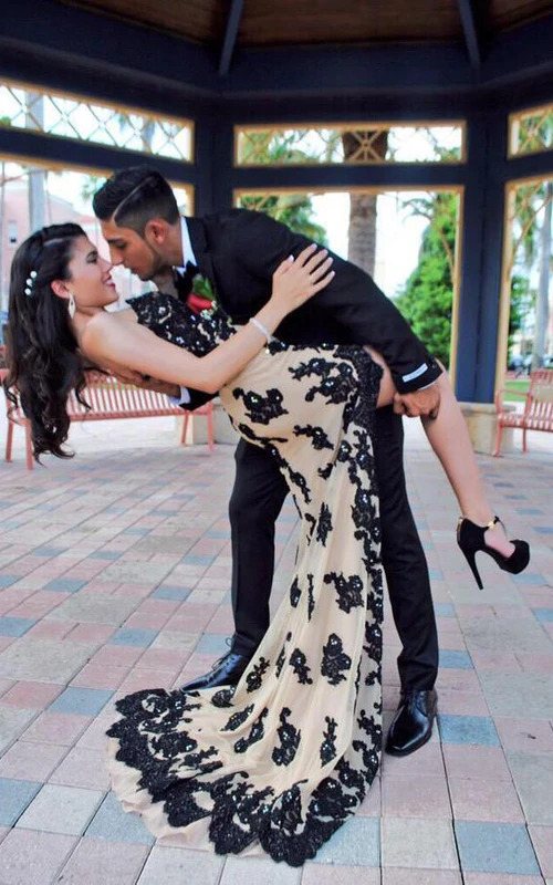 Neuestes ärmelloses, asymmetrisches schwarzes Ballkleid mit Schleppe